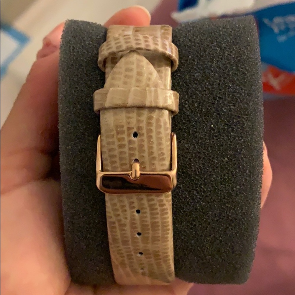 Watch - Picture 2 of 3